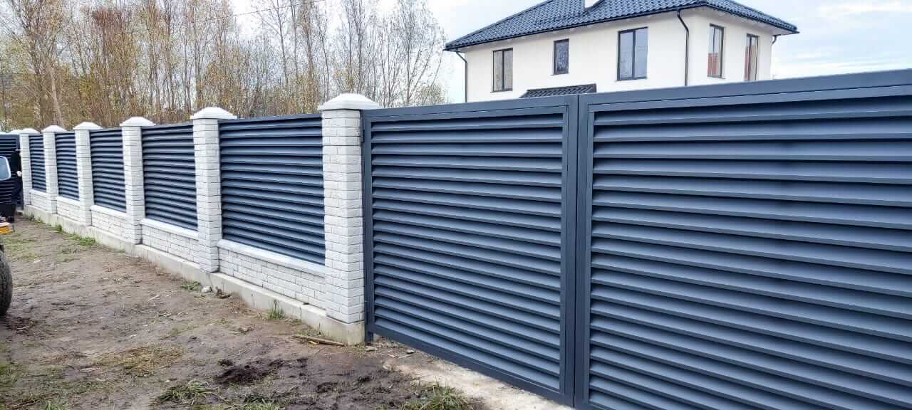 Забор-жалюзи из ламелей ЭКО-Z 32м RAL7024 Серый Графит МАТТЕ фото 5 в Ростове-на-Дону