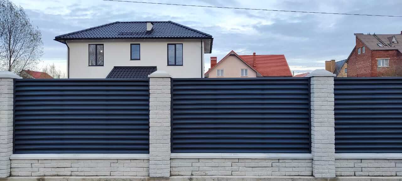 Забор-жалюзи из ламелей ЭКО-Z 32м RAL7024 Серый Графит МАТТЕ в Ростове-на-Дону