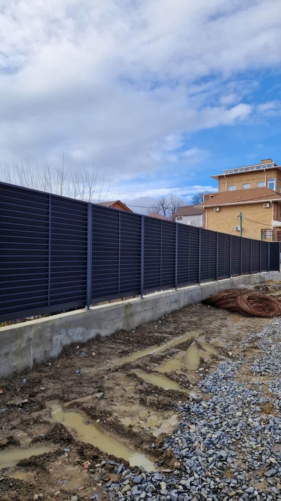 Забор-жалюзи из ламелей ЭКО-Z усиленных 87м RAL7024 Серый Графит матовый фото 6 в Ростове-на-Дону