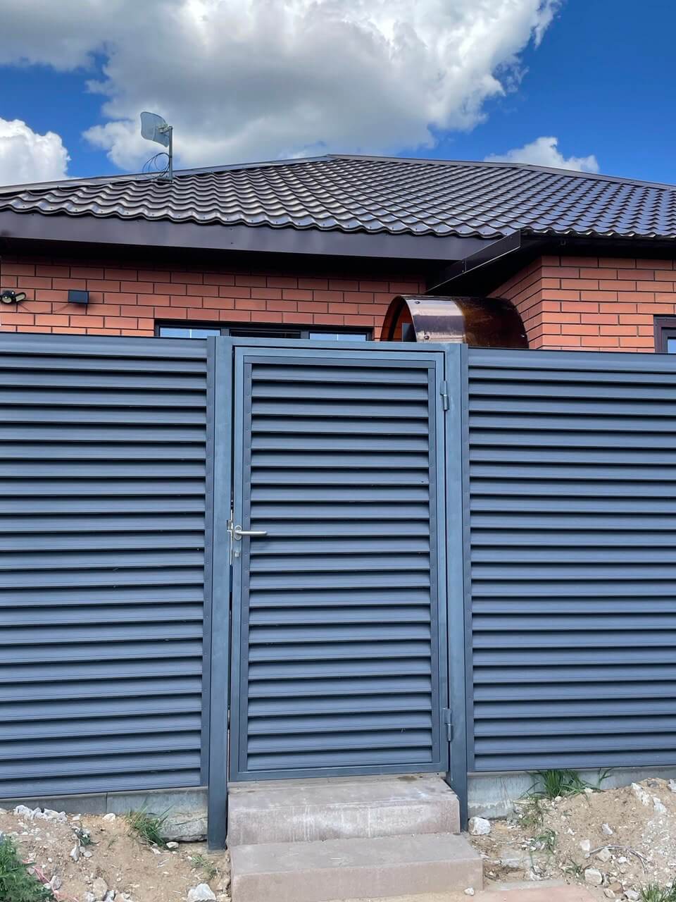 Забор из ламелей еврожалюзи 24м RAL7024 Серый Графит МАТТЕ фото 2 в Ростове-на-Дону