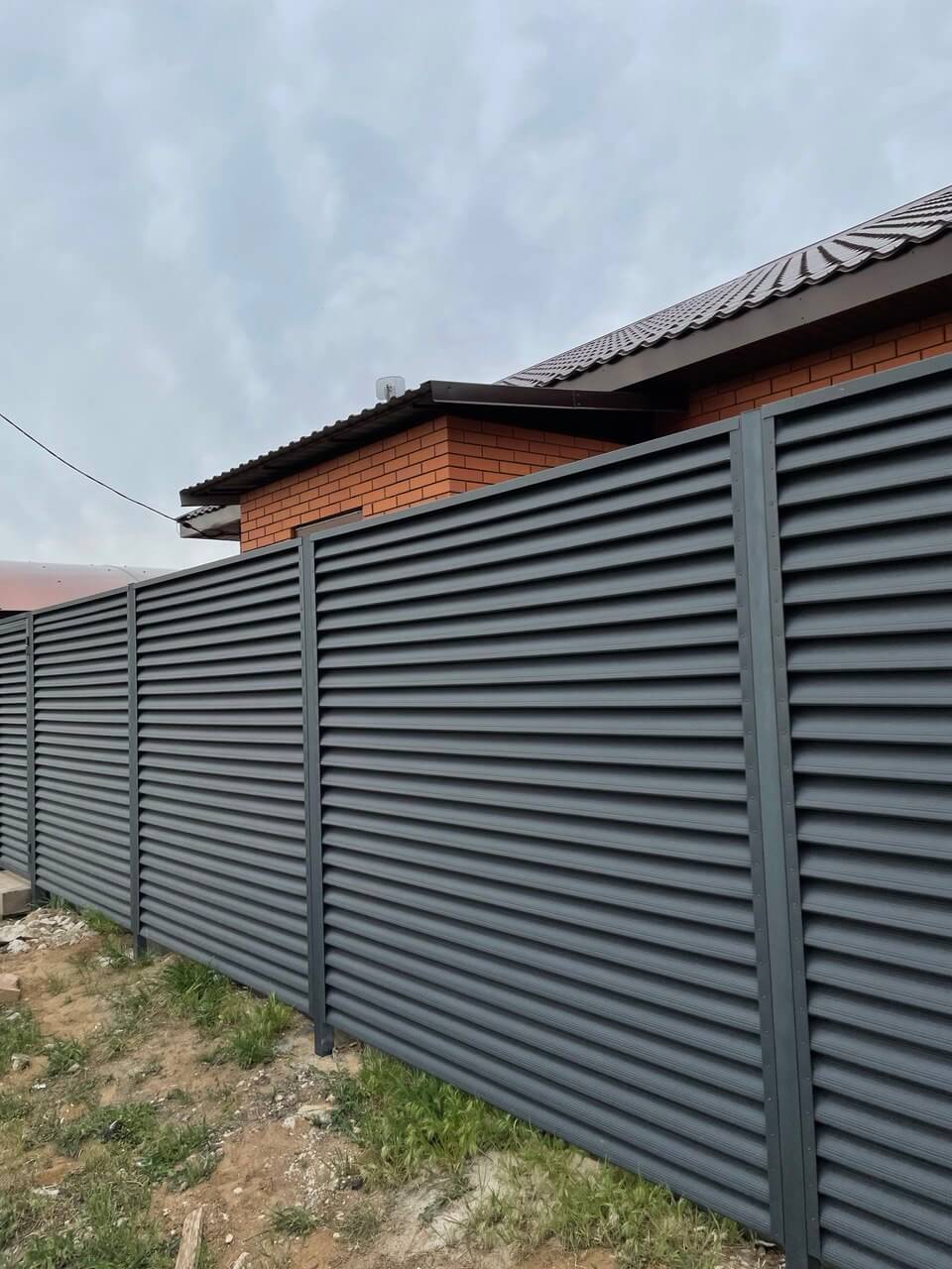 Забор из ламелей еврожалюзи 24м RAL7024 Серый Графит МАТТЕ в Ростове-на-Дону