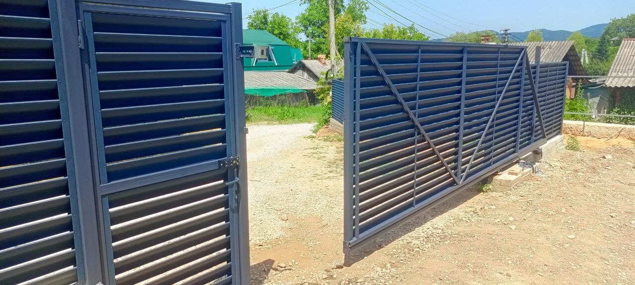 Забор-жалюзи из ламелей Еврожалюзи 53м RAL7024 Серый Графит МАТТЕ фото 16 в Ростове-на-Дону