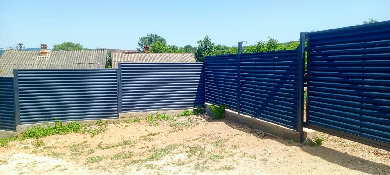 Забор-жалюзи из ламелей Еврожалюзи 53м RAL7024 Серый Графит МАТТЕ фото 4 в Ростове-на-Дону