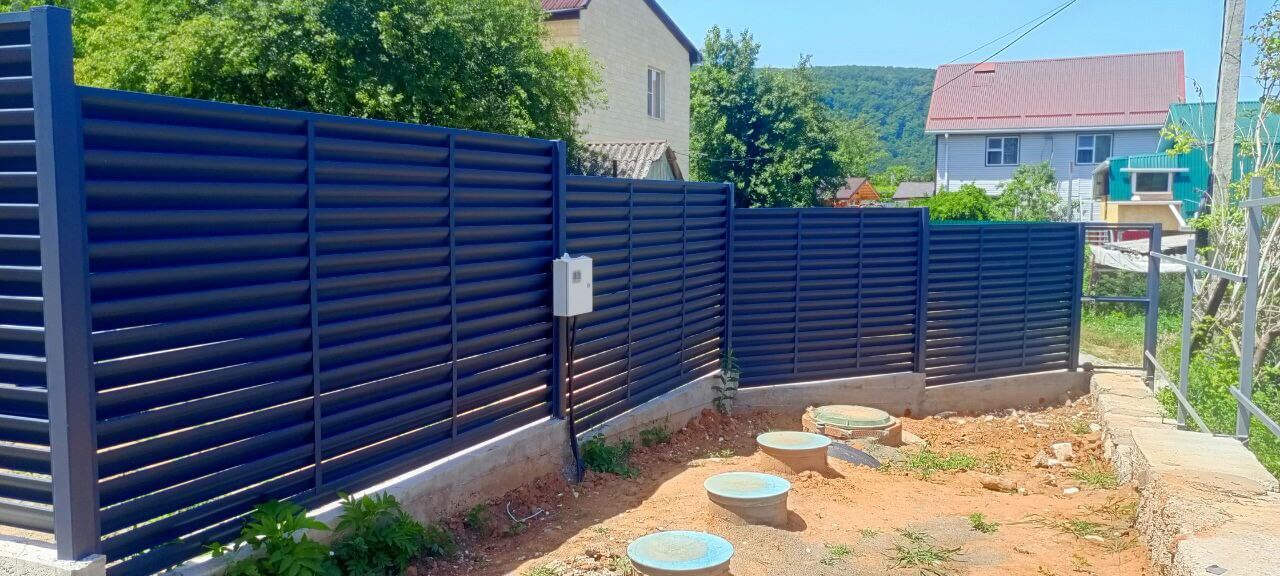 Забор-жалюзи из ламелей Еврожалюзи 53м RAL7024 Серый Графит МАТТЕ фото 2 в Ростове-на-Дону