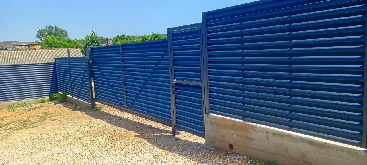 Забор-жалюзи из ламелей Еврожалюзи 53м RAL7024 Серый Графит МАТТЕ фото 15 в Ростове-на-Дону