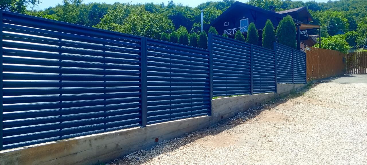 Забор-жалюзи из ламелей Еврожалюзи 53м RAL7024 Серый Графит МАТТЕ фото 12 в Ростове-на-Дону