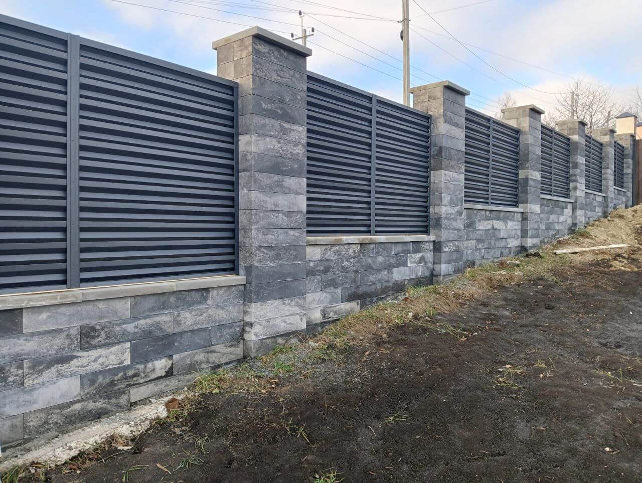 Забор-жалюзи из ламелей Елочка 72м RAL7024/7024 Серый Графит двусторонний МАТТЕ фото 4 в Ростове-на-Дону