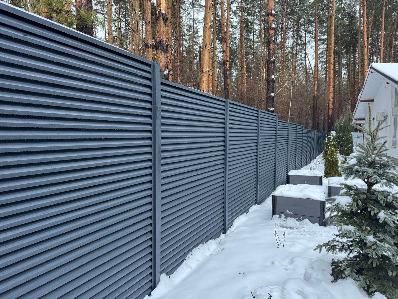 Забор-жалюзи из ламелей ЭКО-Z-US 54м RAL7024/7024 Серый Графит двусторонний МАТТЕ в Ростове-на-Дону