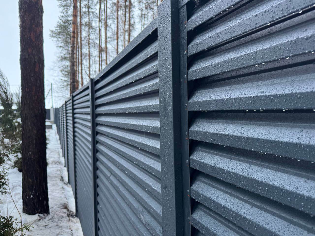 Забор-жалюзи из ламелей ЭКО-Z-US 54м RAL7024/7024 Серый Графит двусторонний МАТТЕ фото 1 в Ростове-на-Дону