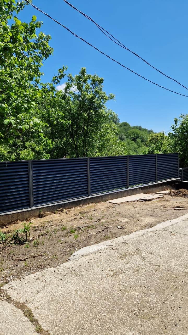 Забор-жалюзи из ламелей еврожалюзи 23м RAL7024/7024 Серый Графит двусторонний МАТТЕ фото 2 в Ростове-на-Дону