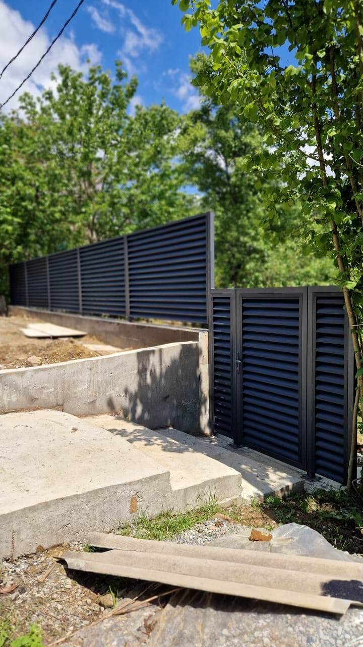 Забор-жалюзи из ламелей еврожалюзи 23м RAL7024/7024 Серый Графит двусторонний МАТТЕ фото 1 в Ростове-на-Дону