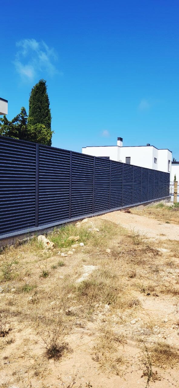 Забор-жалюзи 65м RAL7024/7024 Серый Графит МАТТЕ двусторонний фото 6 в Ростове-на-Дону