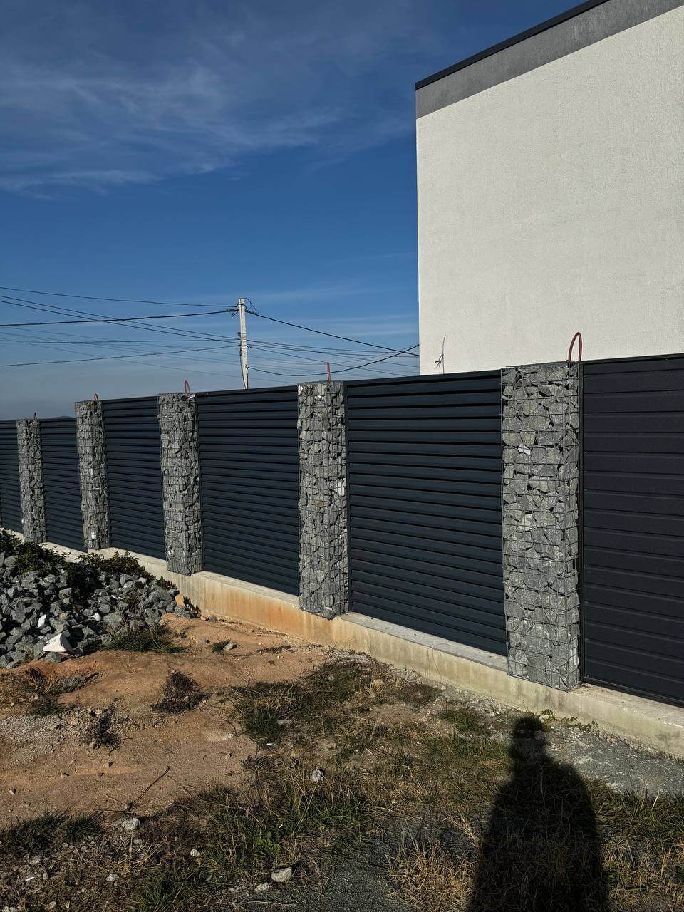 Забор-жалюзи из ламелей ЭКО-Z-US усиленных 36м RAL7024/7024 Серый Графит двусторонний МАТТЕ фото 6 в Ростове-на-Дону