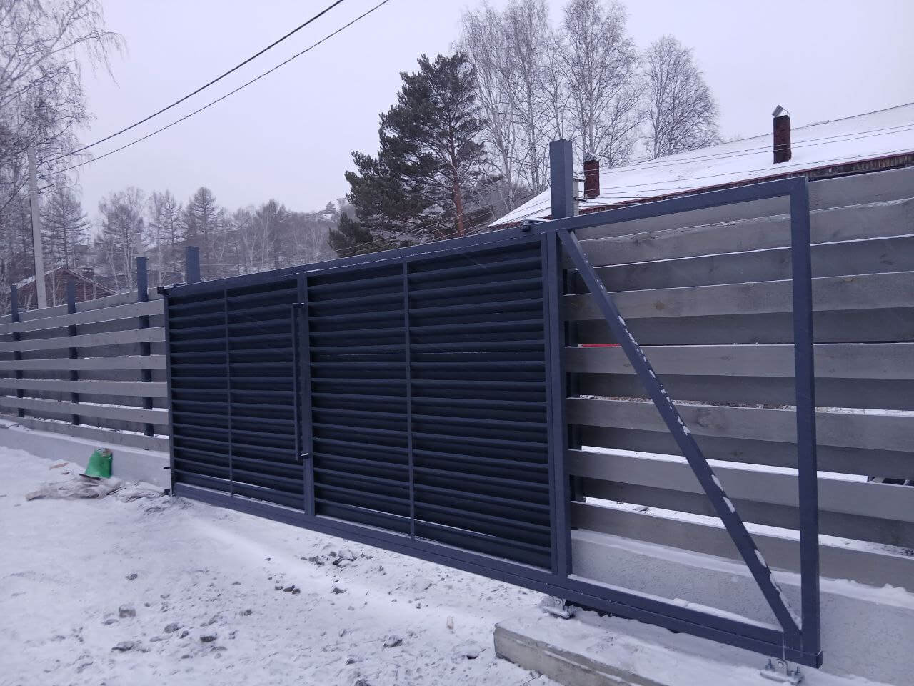 Входная группа из ламелей Хай-Тек RAL7024/7024 Серый Графит двусторонний МАТТЕ фото 4 в Ростове-на-Дону