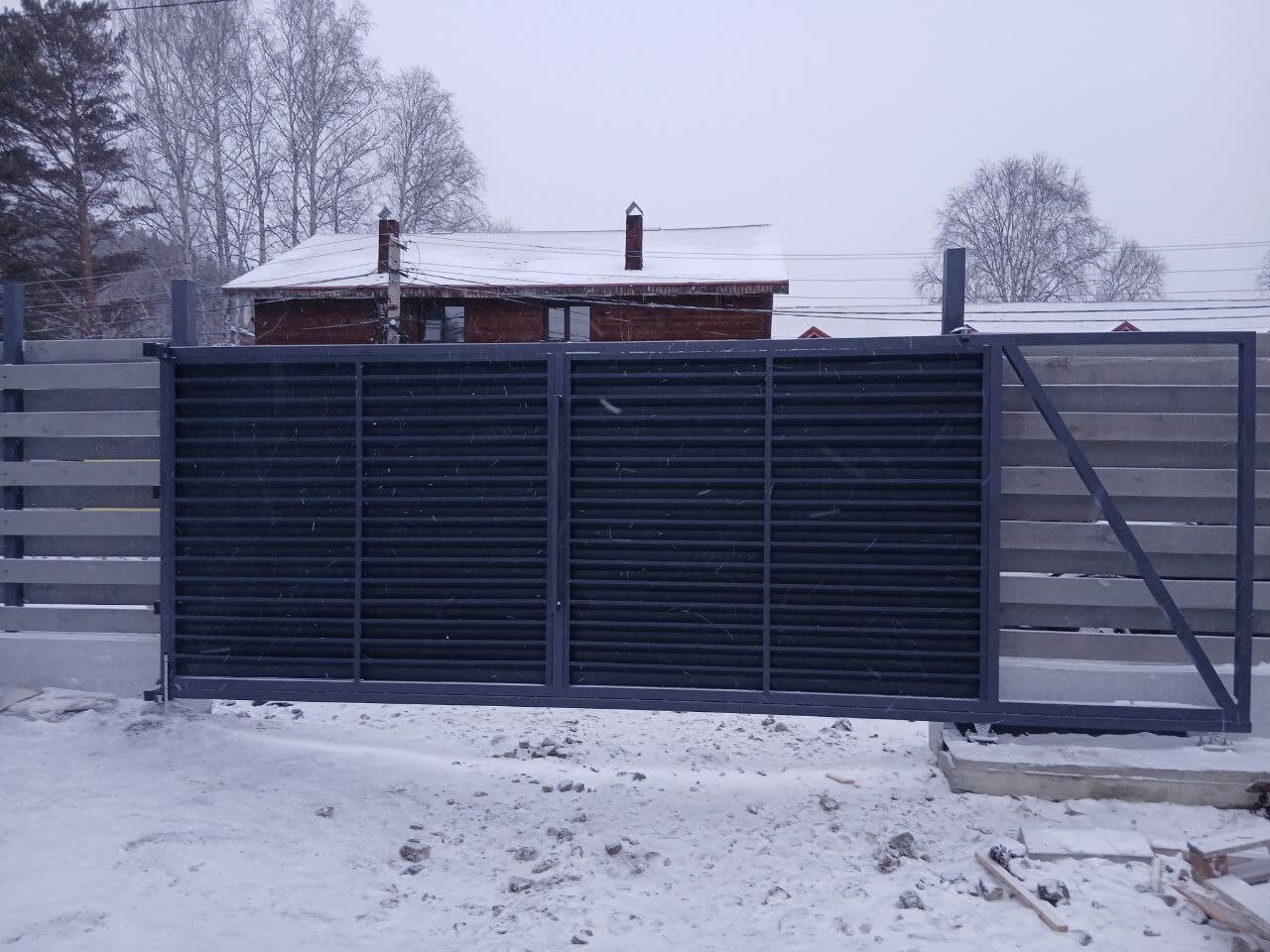 Входная группа из ламелей Хай-Тек RAL7024/7024 Серый Графит двусторонний МАТТЕ фото 17 в Ростове-на-Дону