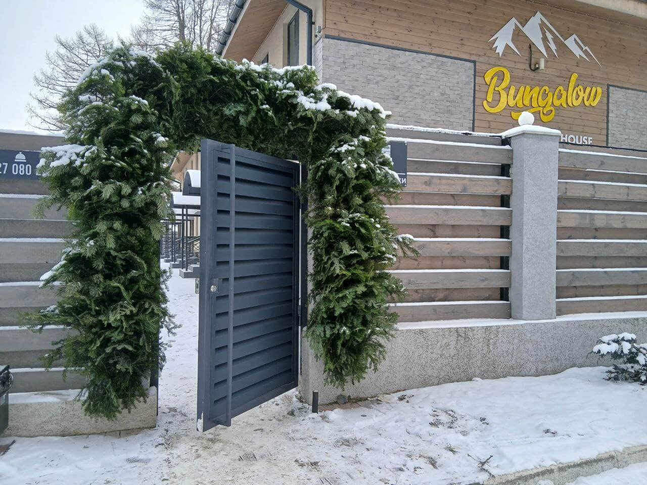 Входная группа из ламелей Хай-Тек RAL7024/7024 Серый Графит двусторонний МАТТЕ фото 15 в Ростове-на-Дону