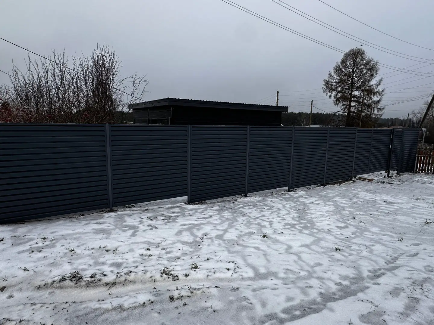 Забор-жалюзи из ламелей Хай-Тек 20м RAL7024/7024 Серый Графит двусторонний МАТТЕ фото 3 в Ростове-на-Дону